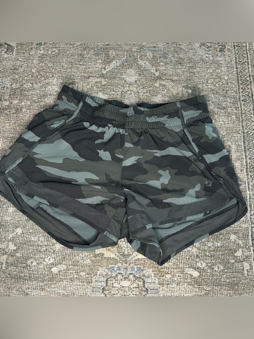 Athleta Shorts Mesh Racer Run 4" Inseam Sz Xs Camo Green lined